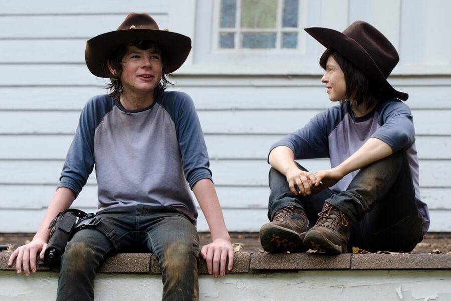 chandler-riggs-from-teh-walking-dead-and-his-stand-in-60486